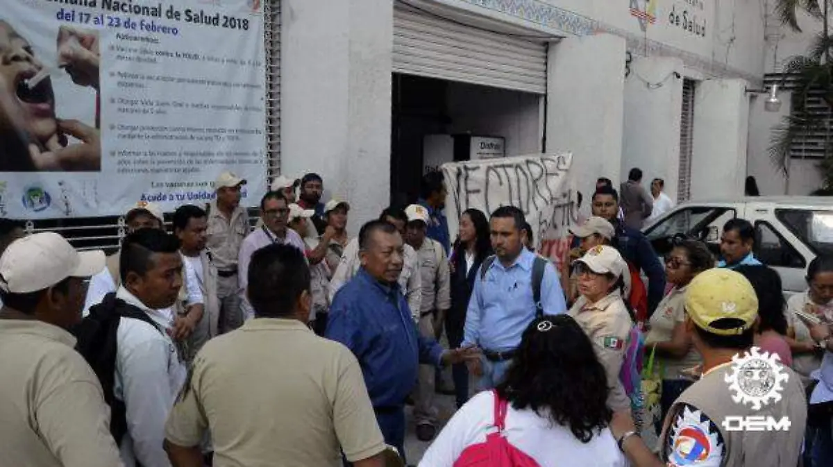 Acapulco - protestan empleados de salud en demanda de pagos